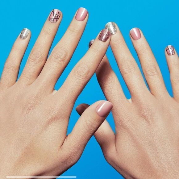 GLOSS PALETTE Rose Sparkle Gel Nail Strips - Picture 5 of 6